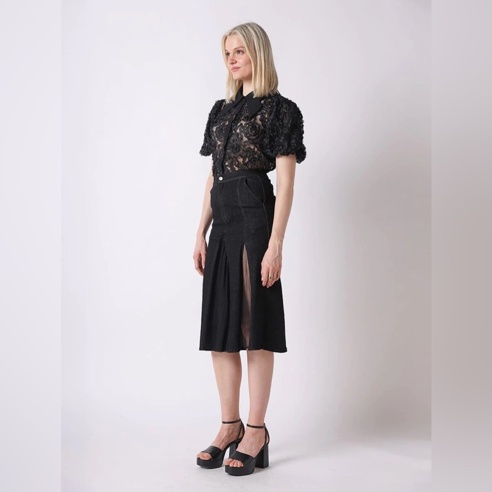 Sheer Flower Top with Puff Sleeves - Picture 3 of 5